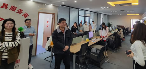 永磁起重器用于鐵塊的移動(dòng)